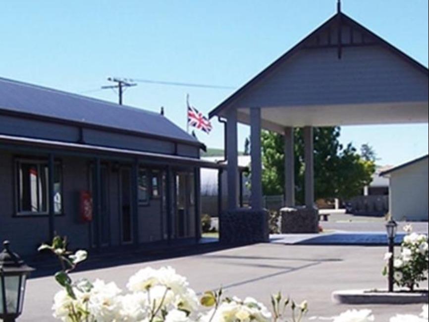 Fergussons Motor Lodge Waipukurau Exterior photo