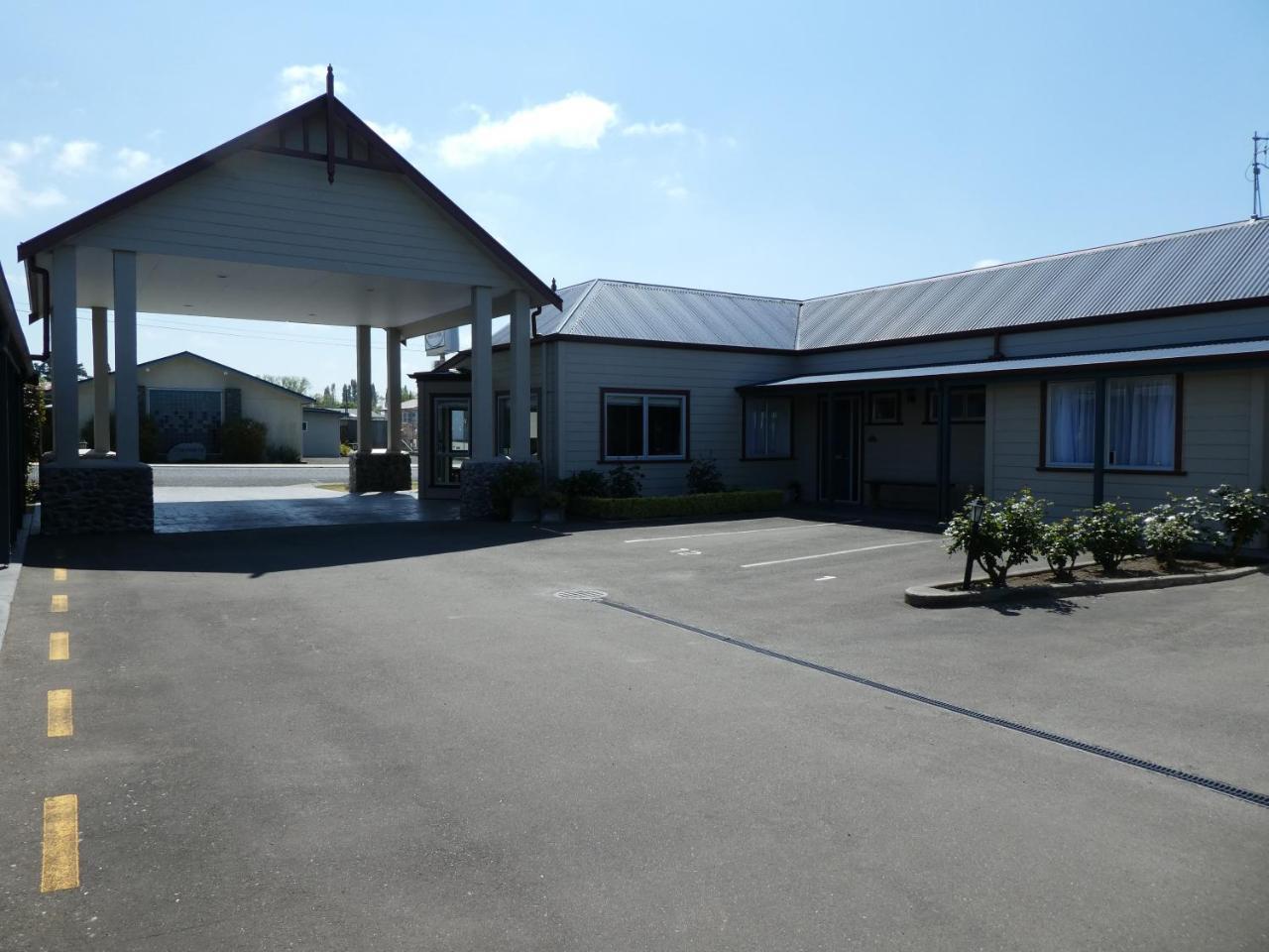 Fergussons Motor Lodge Waipukurau Exterior photo