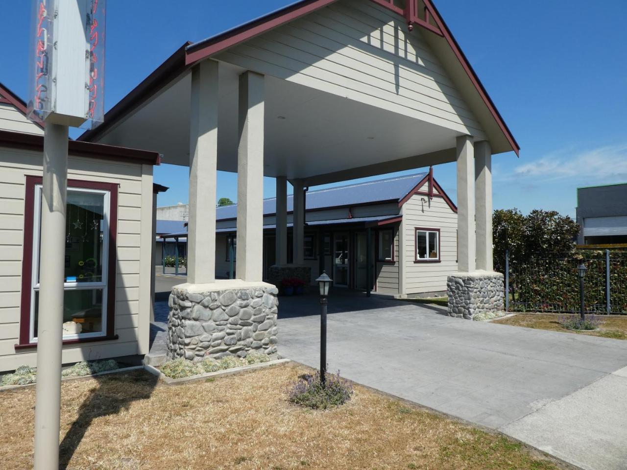 Fergussons Motor Lodge Waipukurau Exterior photo