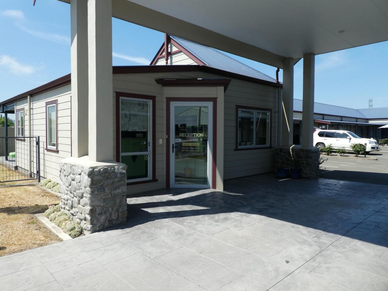 Fergussons Motor Lodge Waipukurau Exterior photo